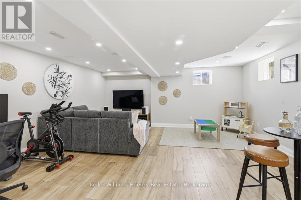 21 DENNY STREET - 27