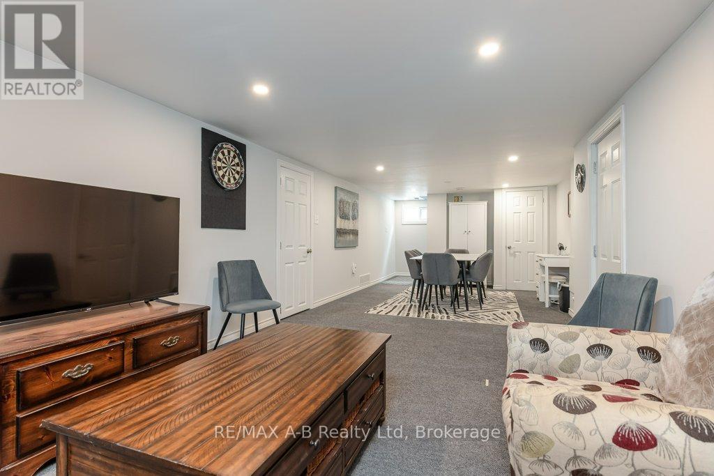 61 MC DONALD STREET - 33