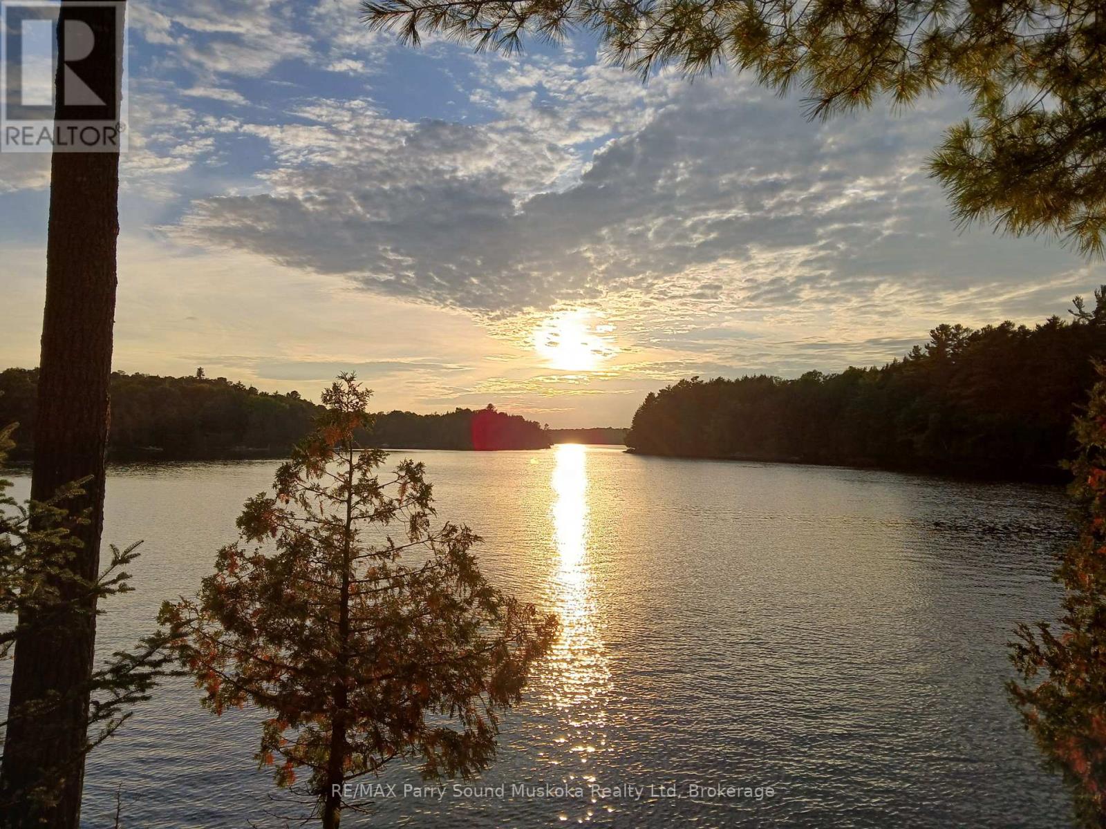 37 SMITHPINE CRESCENT - Image 2