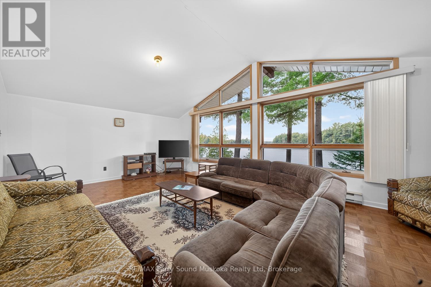 37 SMITHPINE CRESCENT - 26