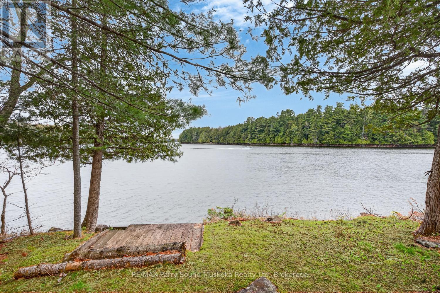 37 SMITHPINE CRESCENT - 38