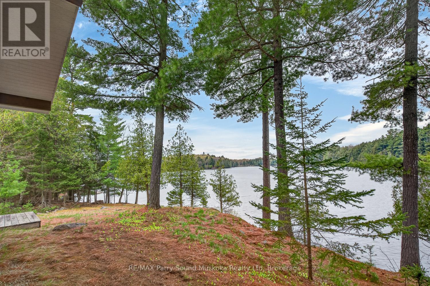 37 SMITHPINE CRESCENT - 42
