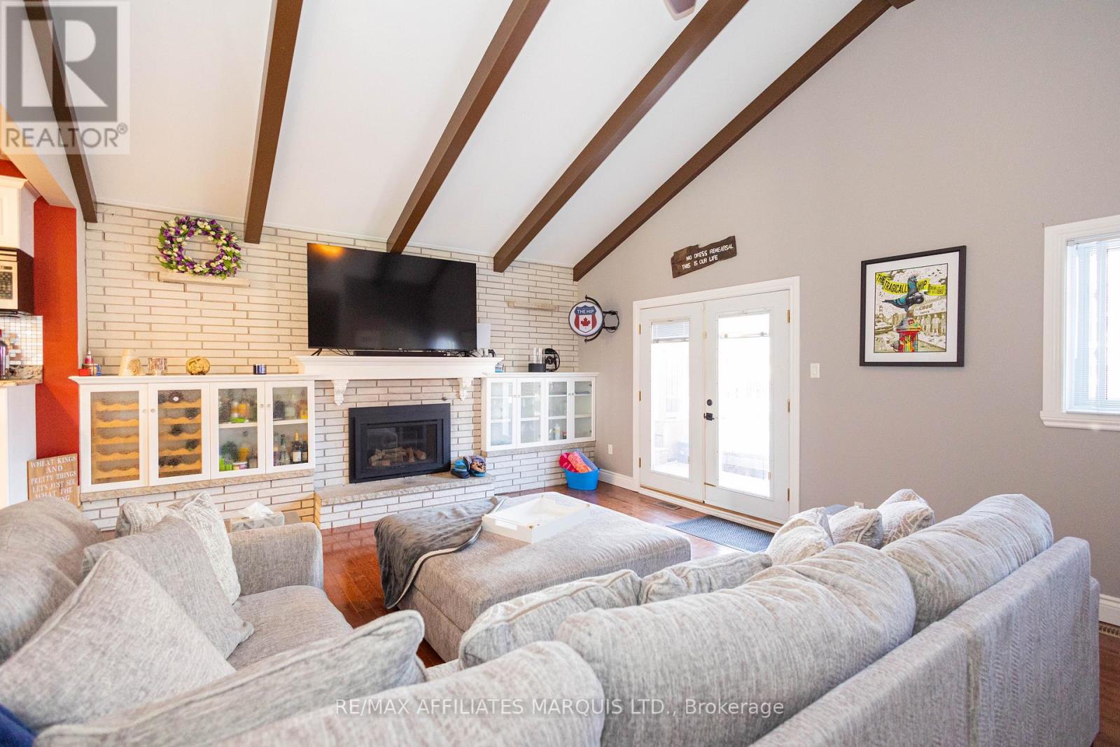 420 BEACH AVENUE - 32