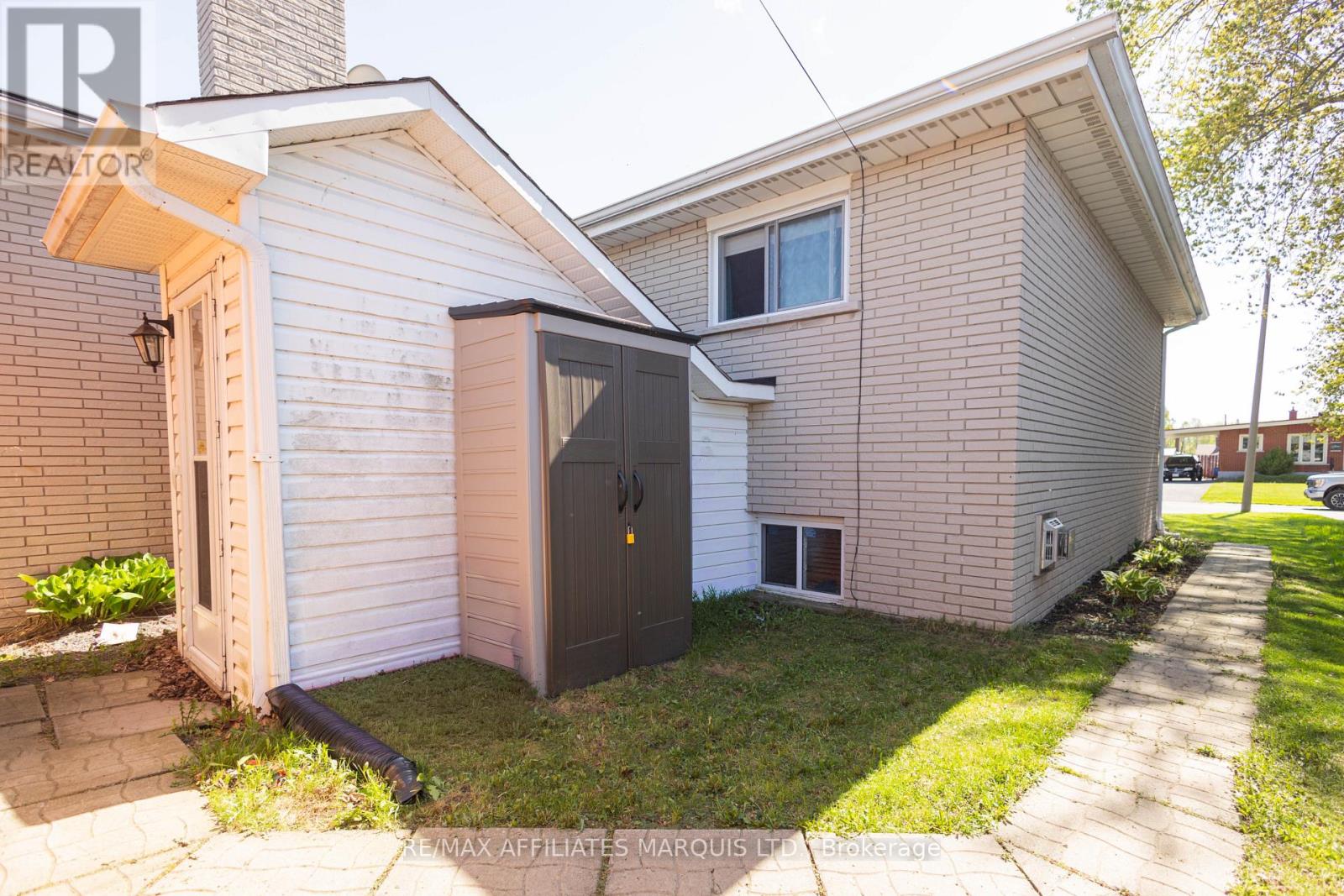 420 BEACH AVENUE - 38