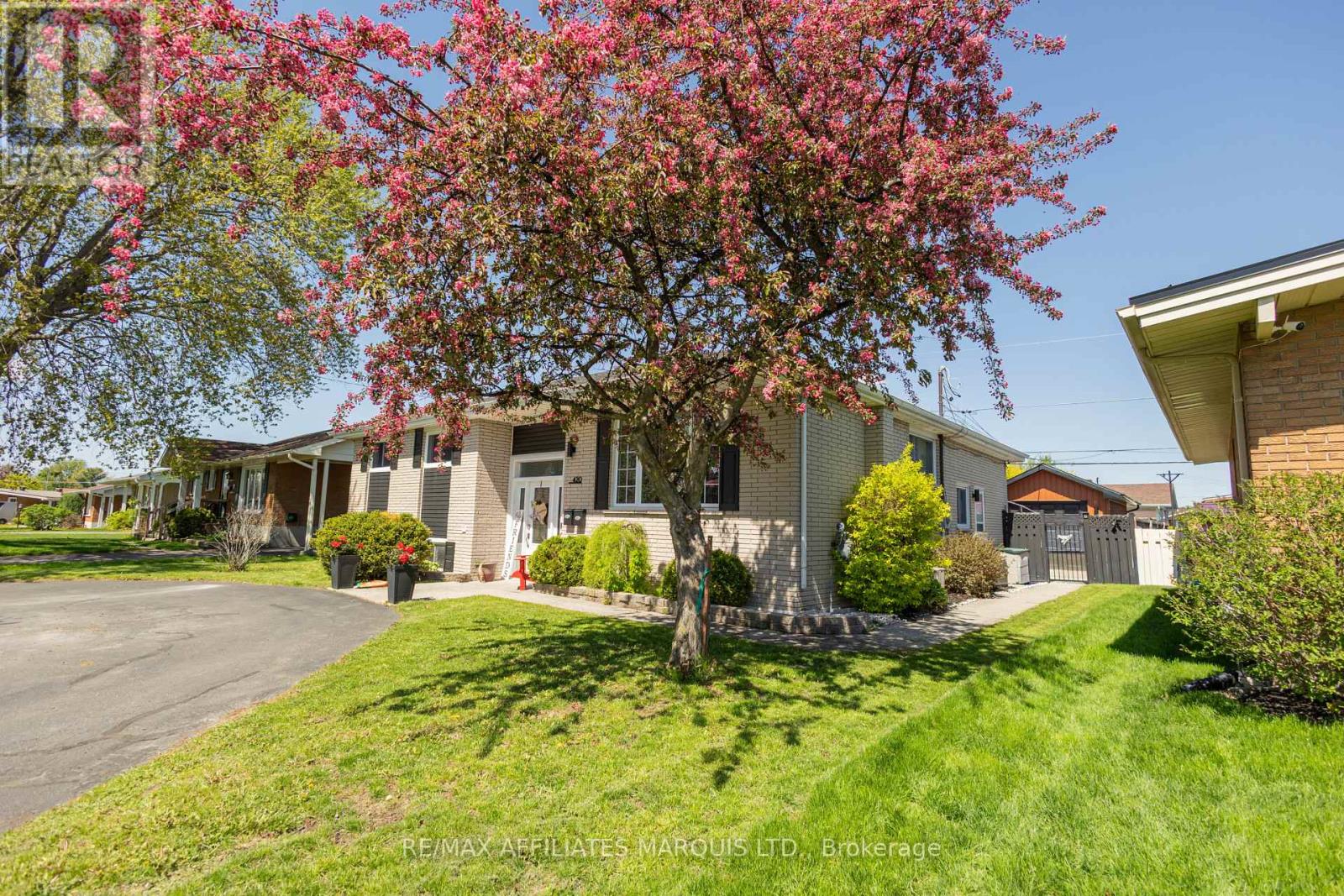 420 BEACH AVENUE - 4