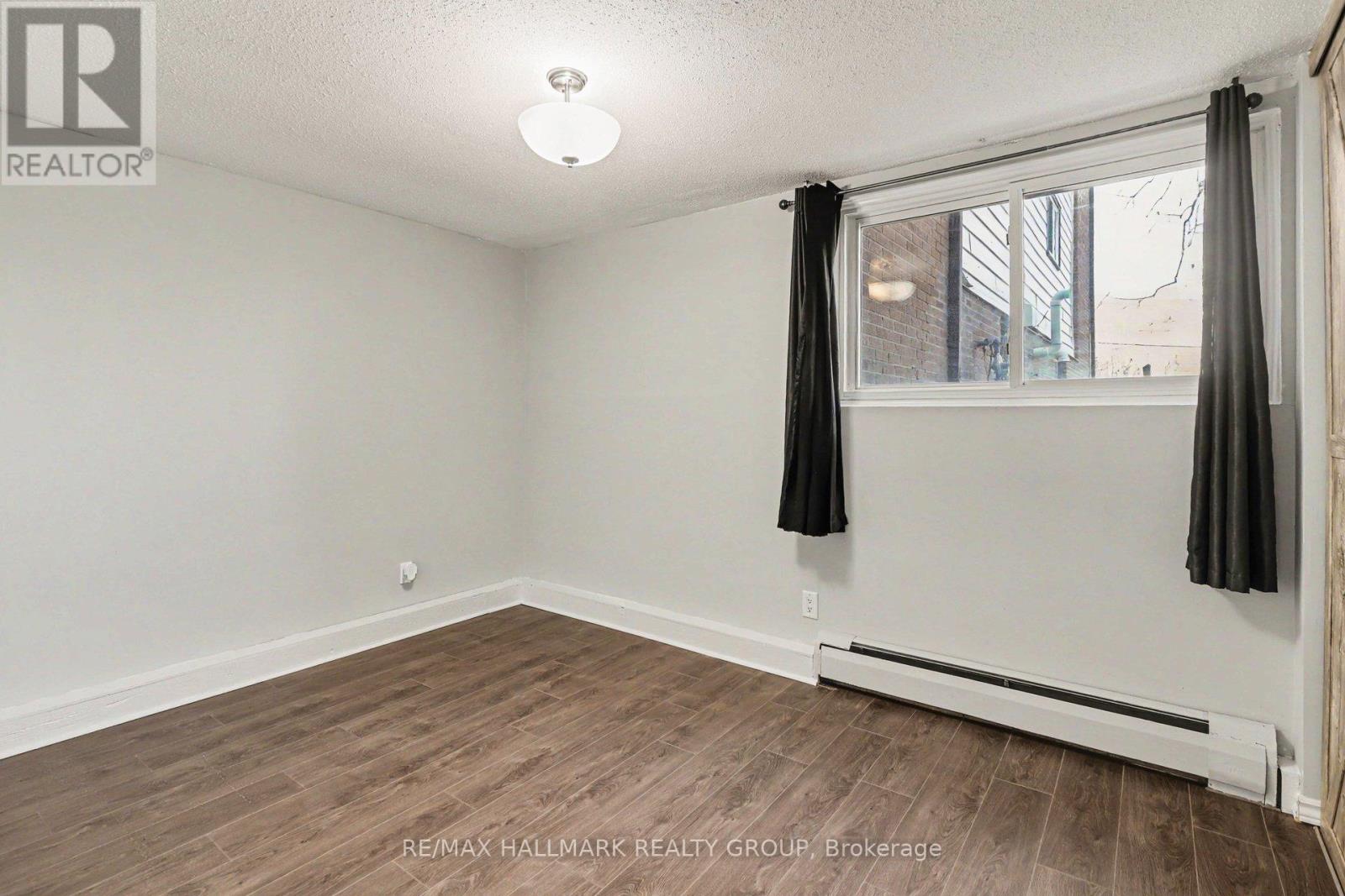 #2 898 ELMSMERE ROAD - 12