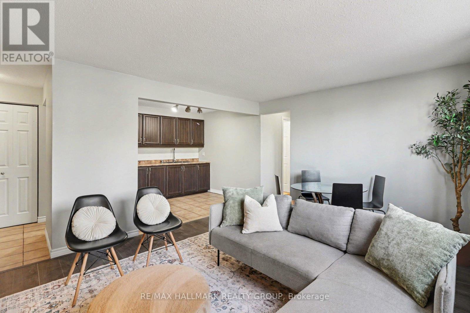 #2 898 ELMSMERE ROAD - 7