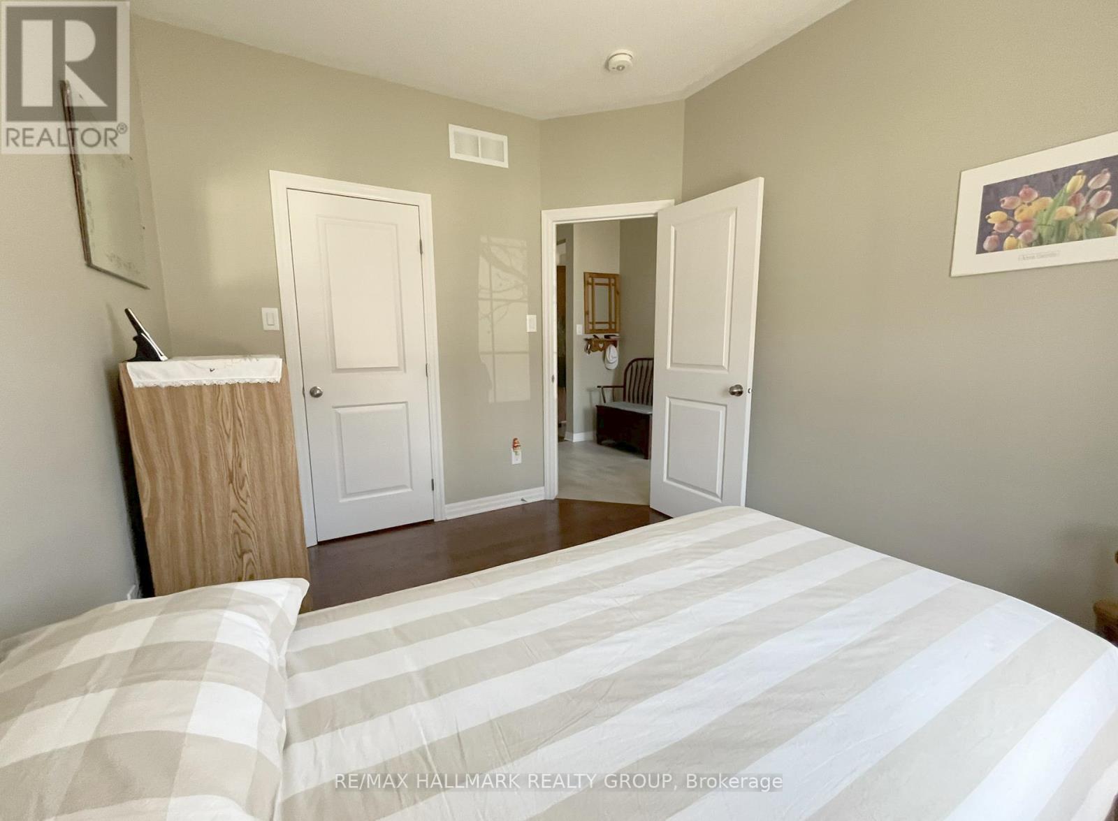 533 PEERLESS STREET - 28