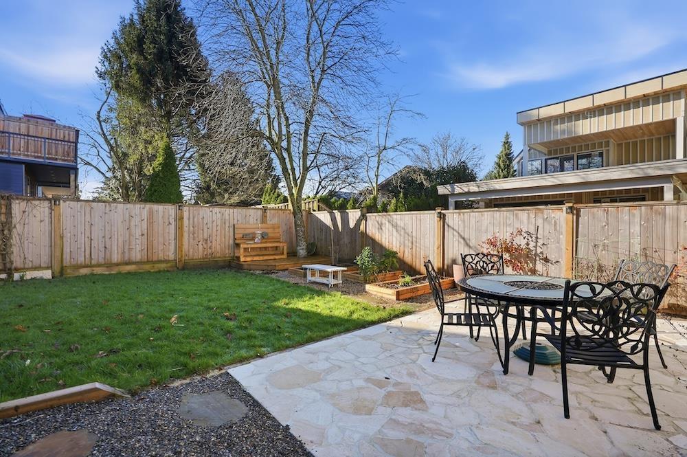 863 LEE STREET, White Rock