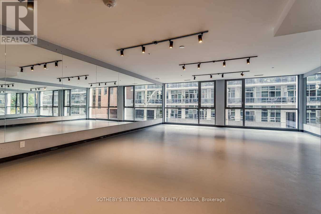 #PH06 39 BRANT STREET - 38