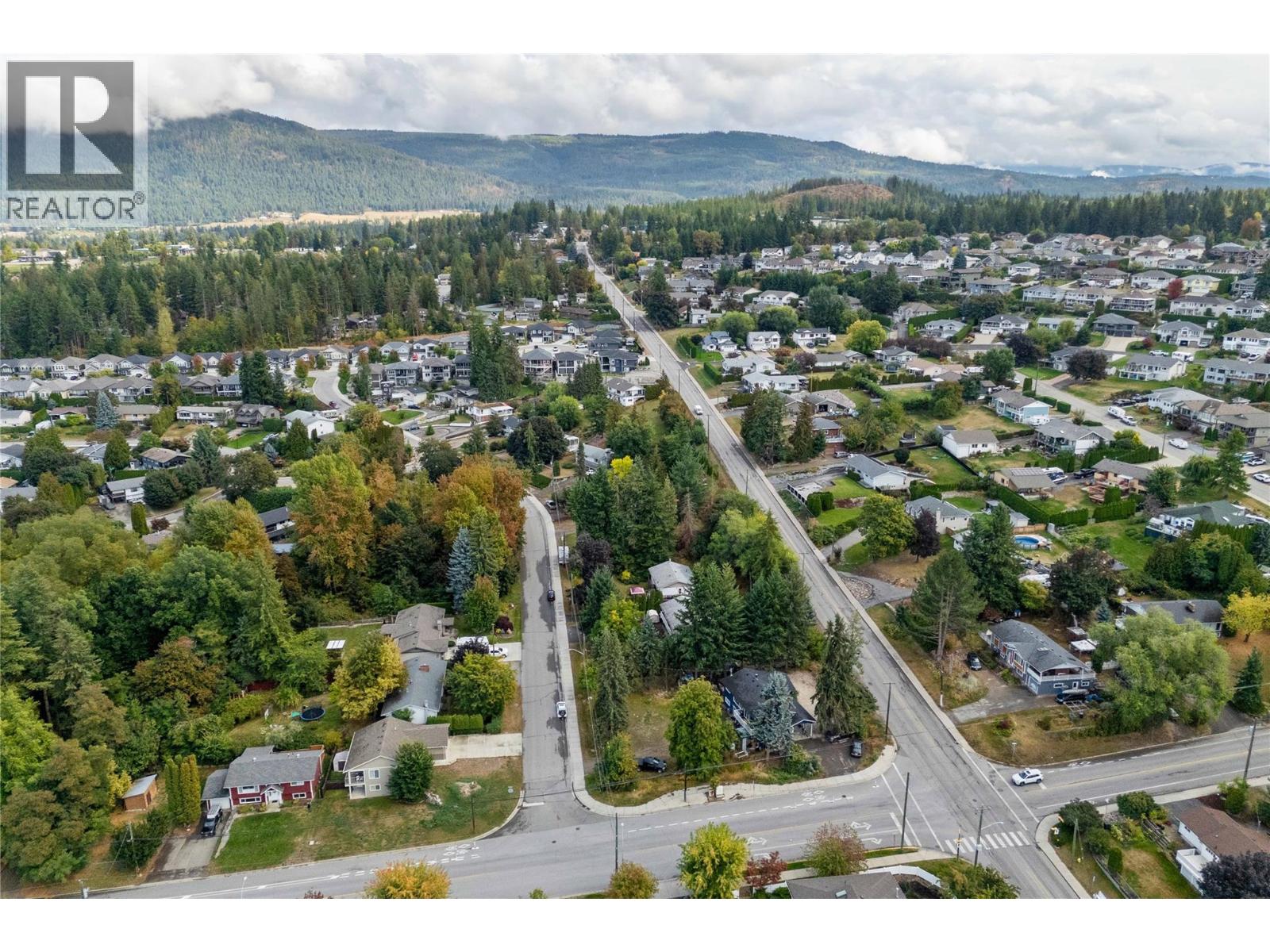  2030 1 Avenue Northeast, Salmon Arm