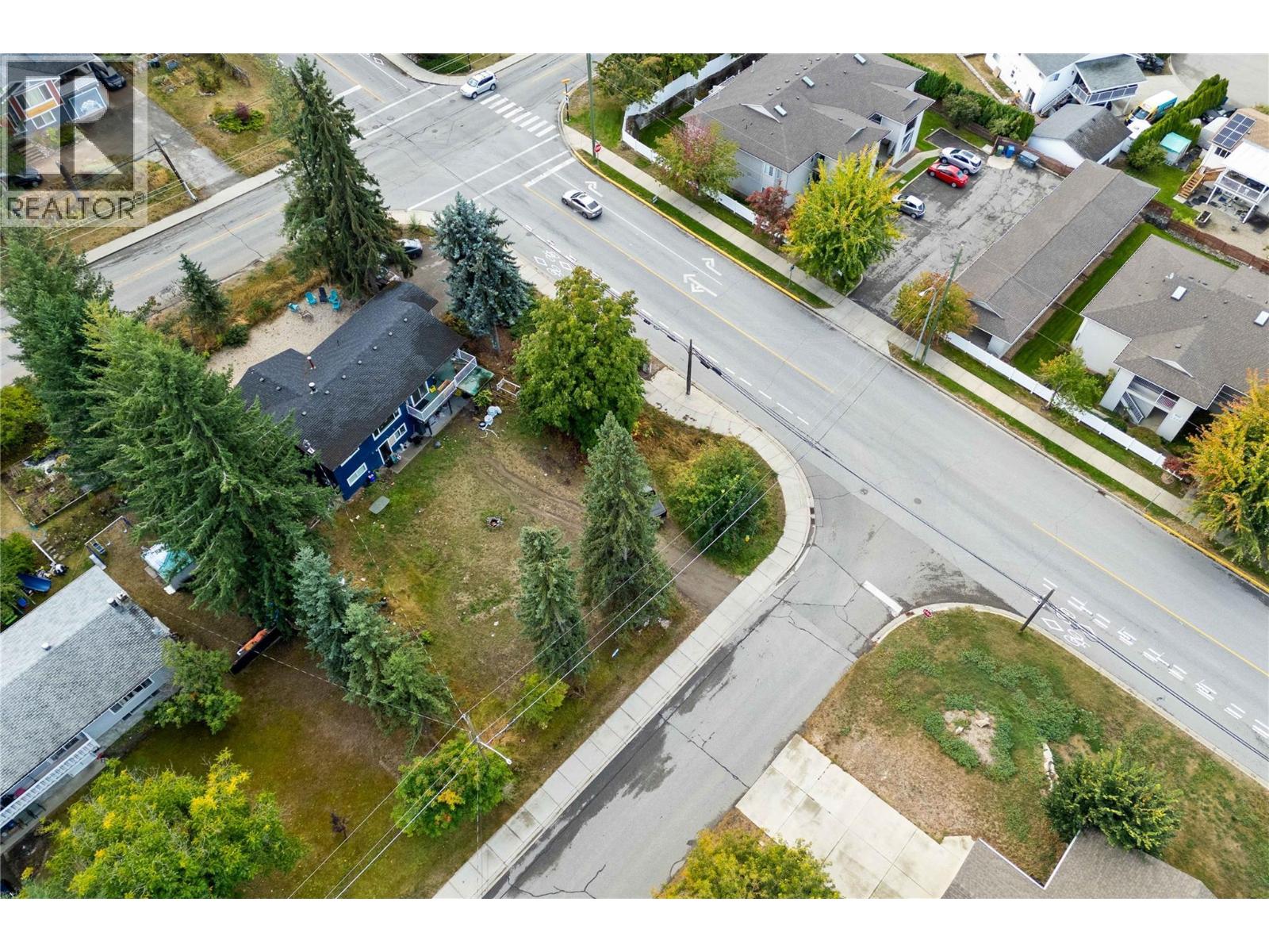  2030 1 Avenue Northeast, Salmon Arm
