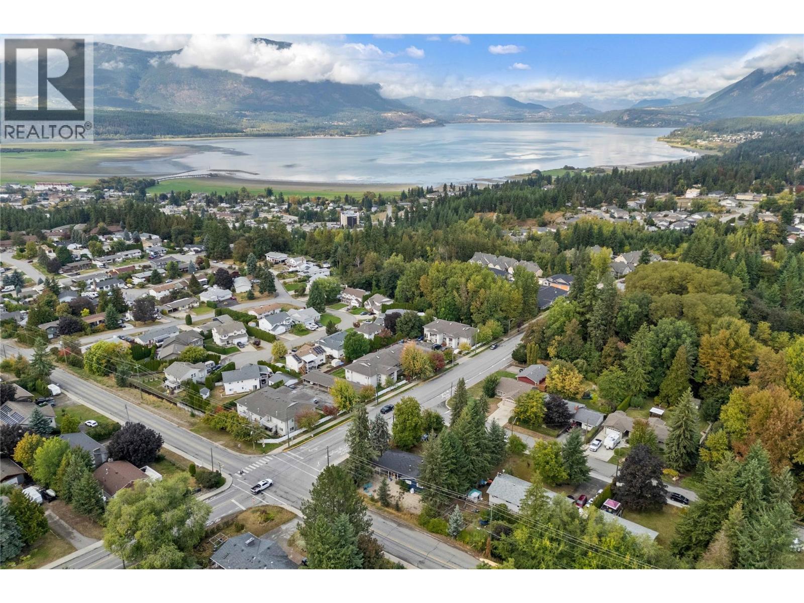  2030 1 Avenue Northeast, Salmon Arm