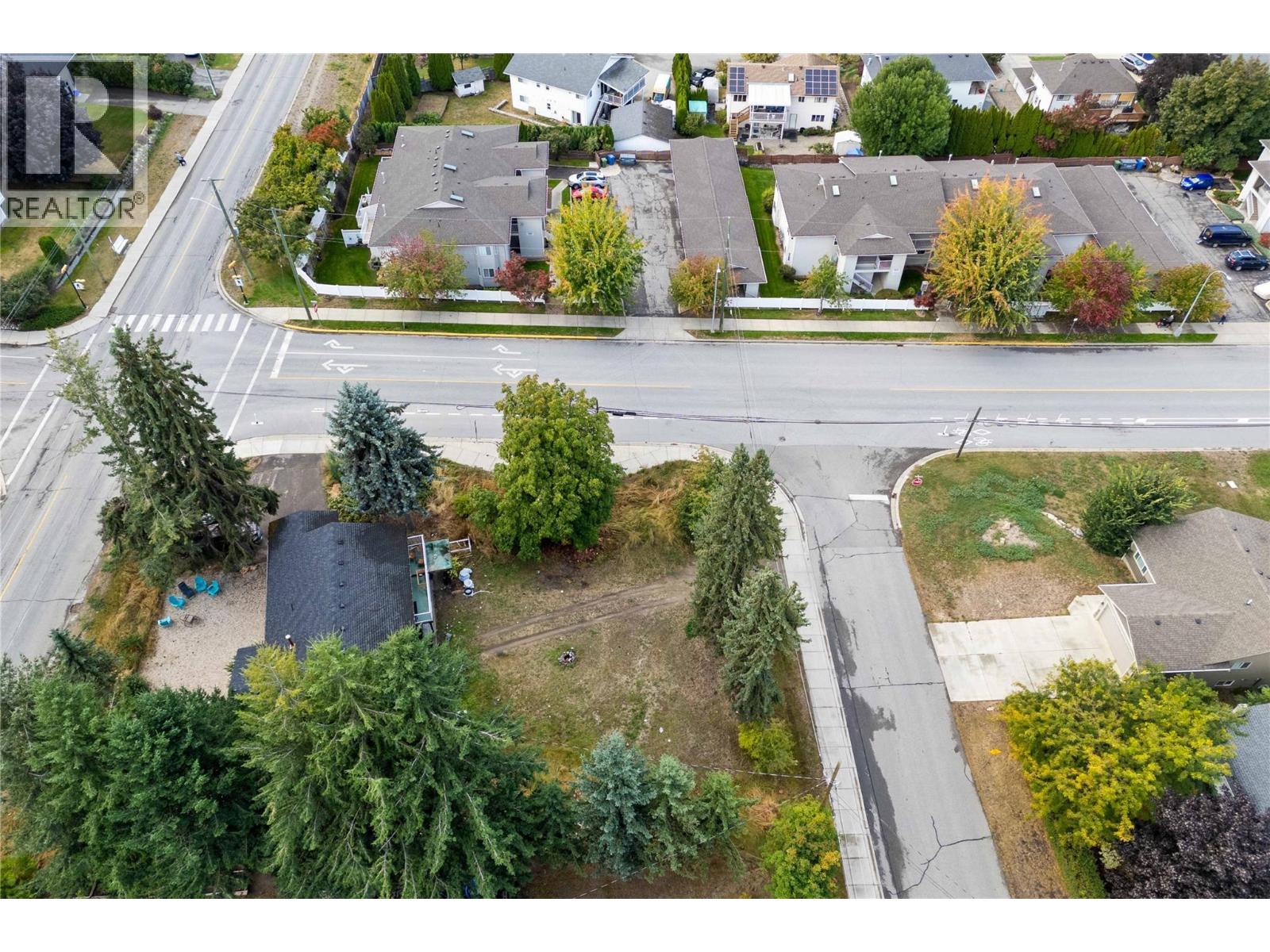 2030 1 Avenue Northeast, Salmon Arm