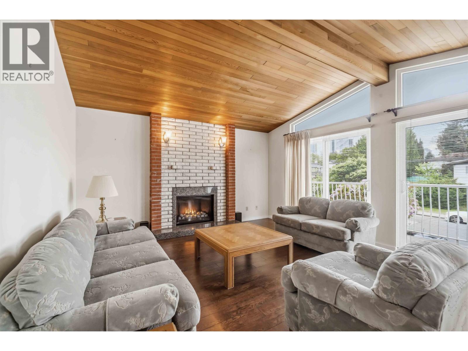 6895 MCKAY AVENUE, Burnaby