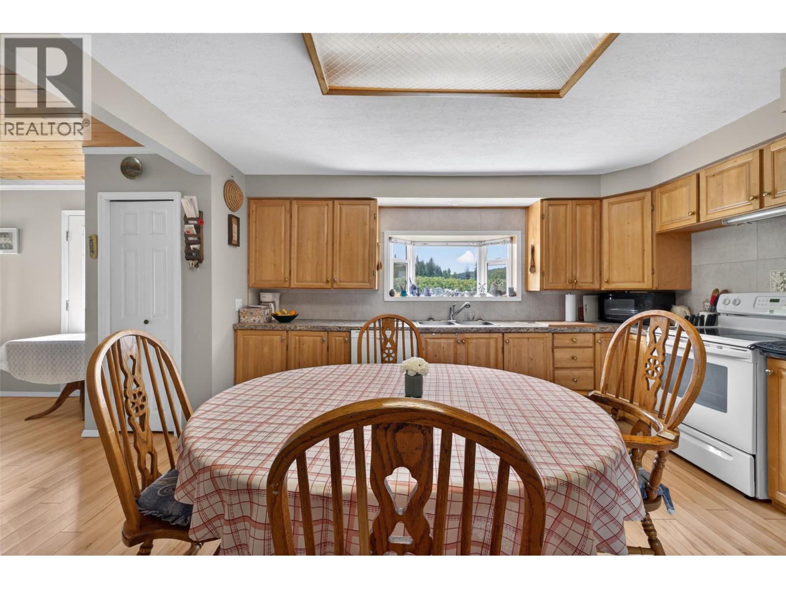 1403 Salmon River Road, Salmon Arm