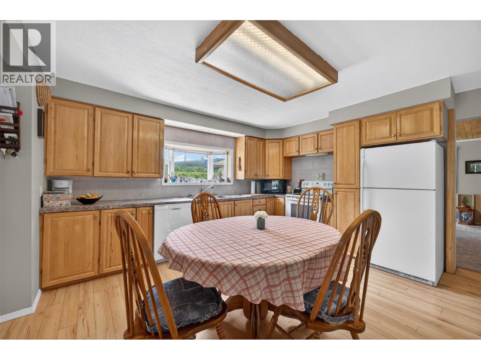 1403 Salmon River Road, Salmon Arm