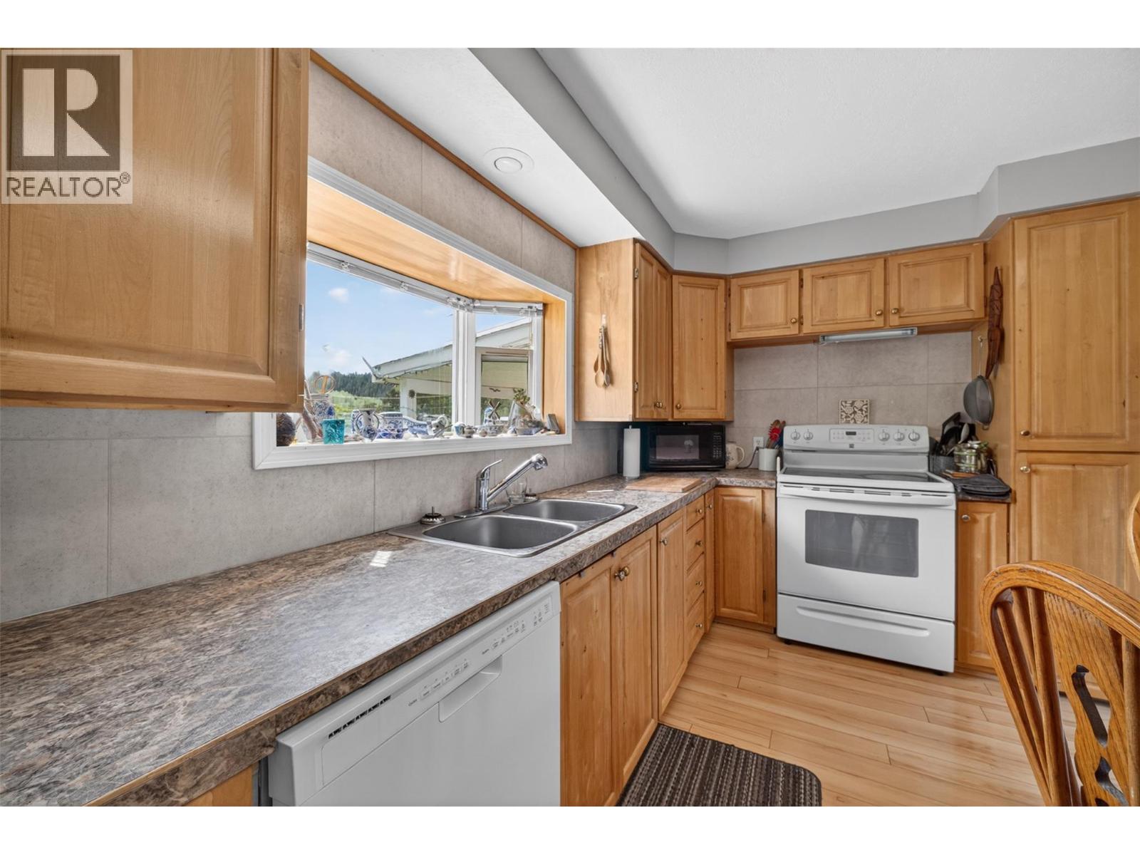 1403 Salmon River Road, Salmon Arm