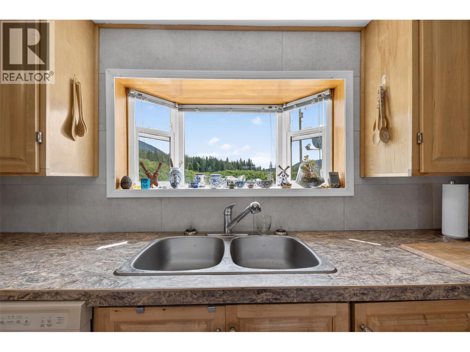 1403 Salmon River Road, Salmon Arm