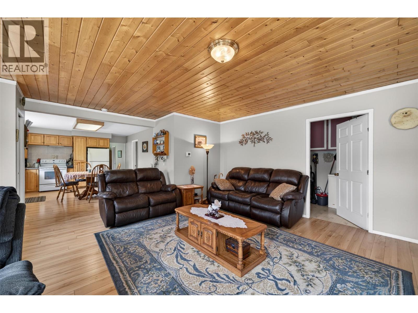1403 Salmon River Road, Salmon Arm