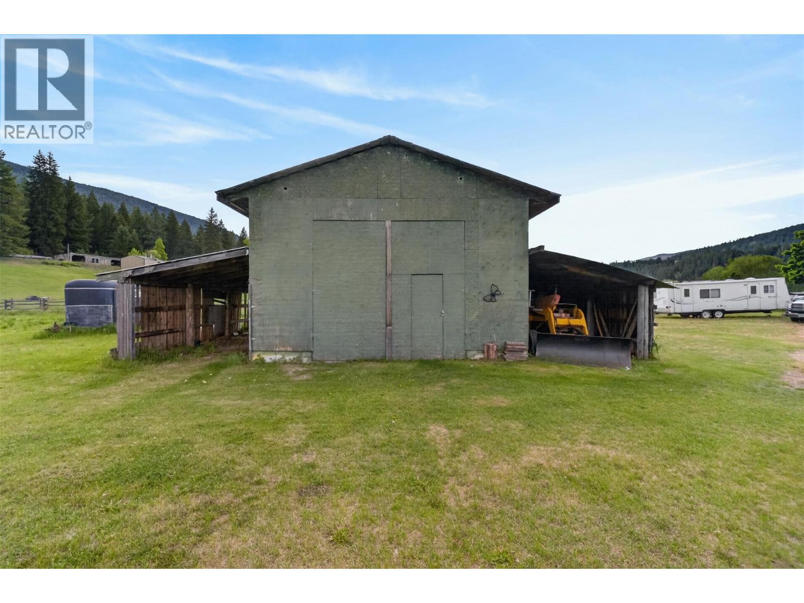 1403 Salmon River Road, Salmon Arm
