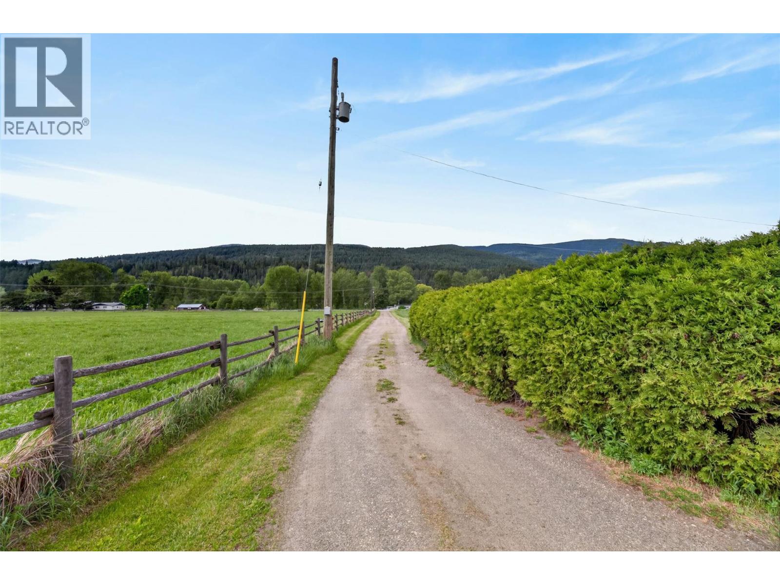 1403 Salmon River Road, Salmon Arm