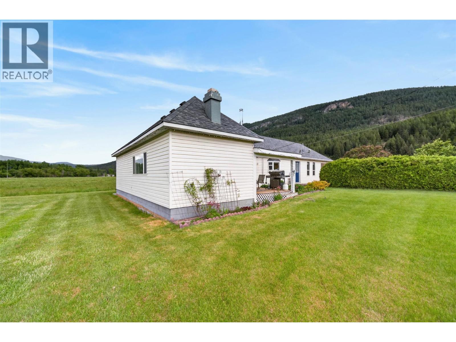 1403 Salmon River Road, Salmon Arm