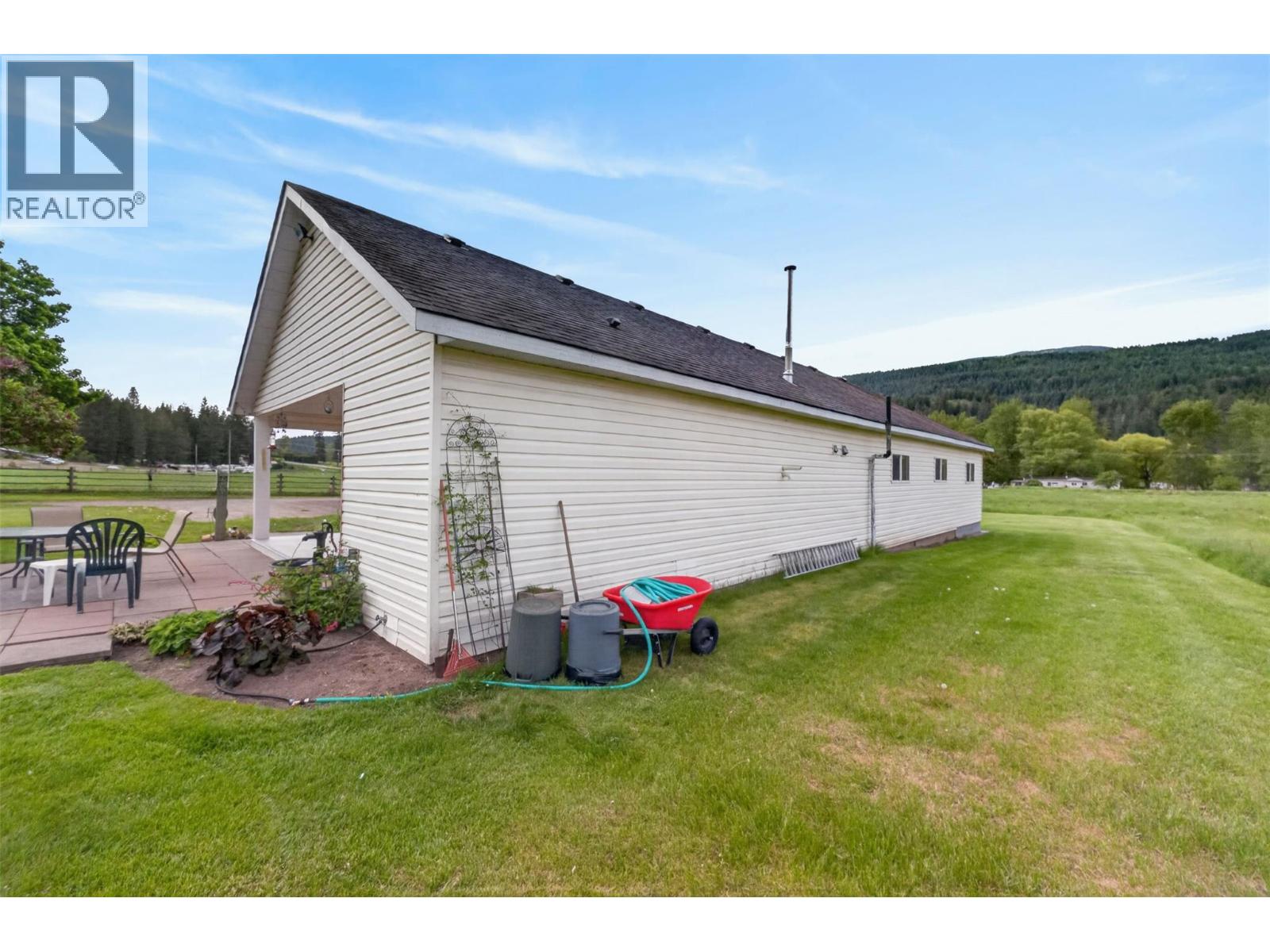 1403 Salmon River Road, Salmon Arm