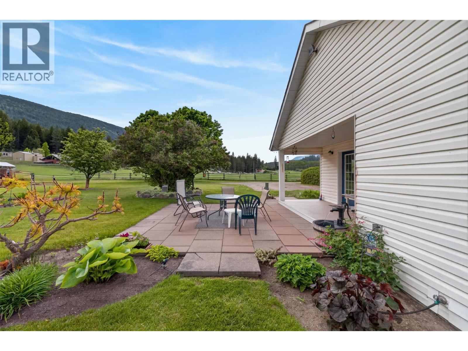 1403 Salmon River Road, Salmon Arm