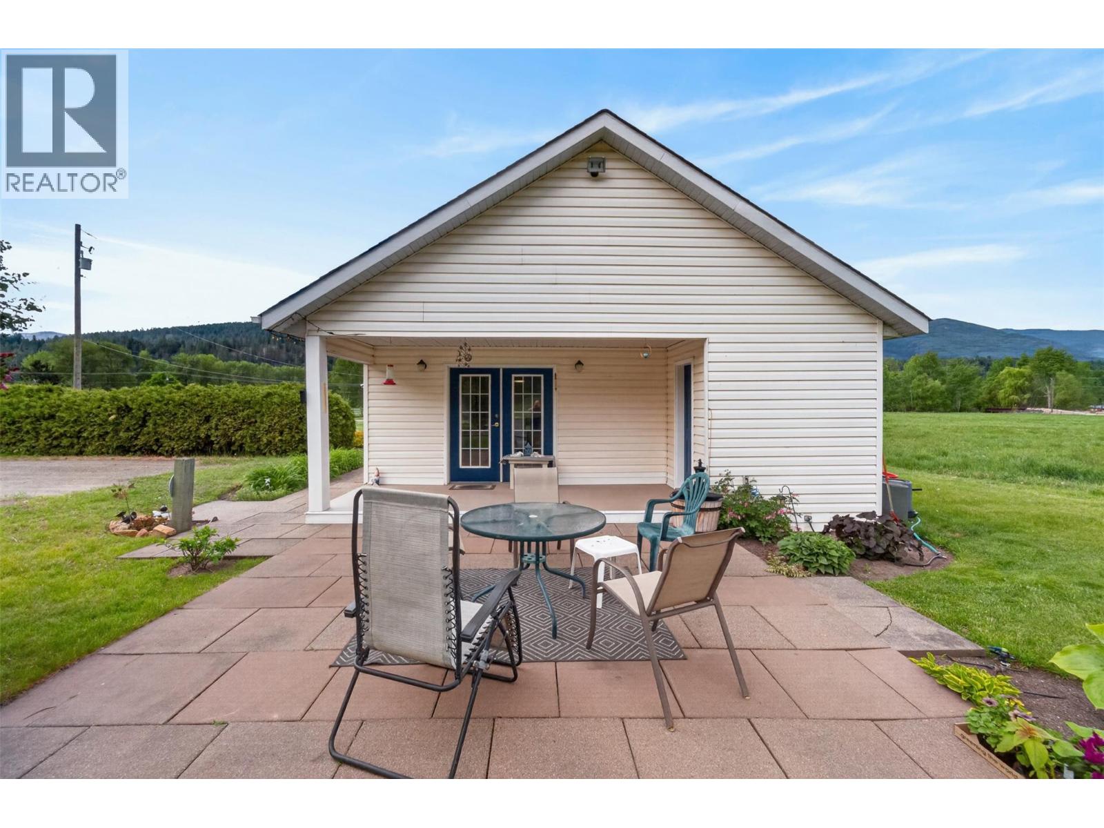 1403 Salmon River Road, Salmon Arm