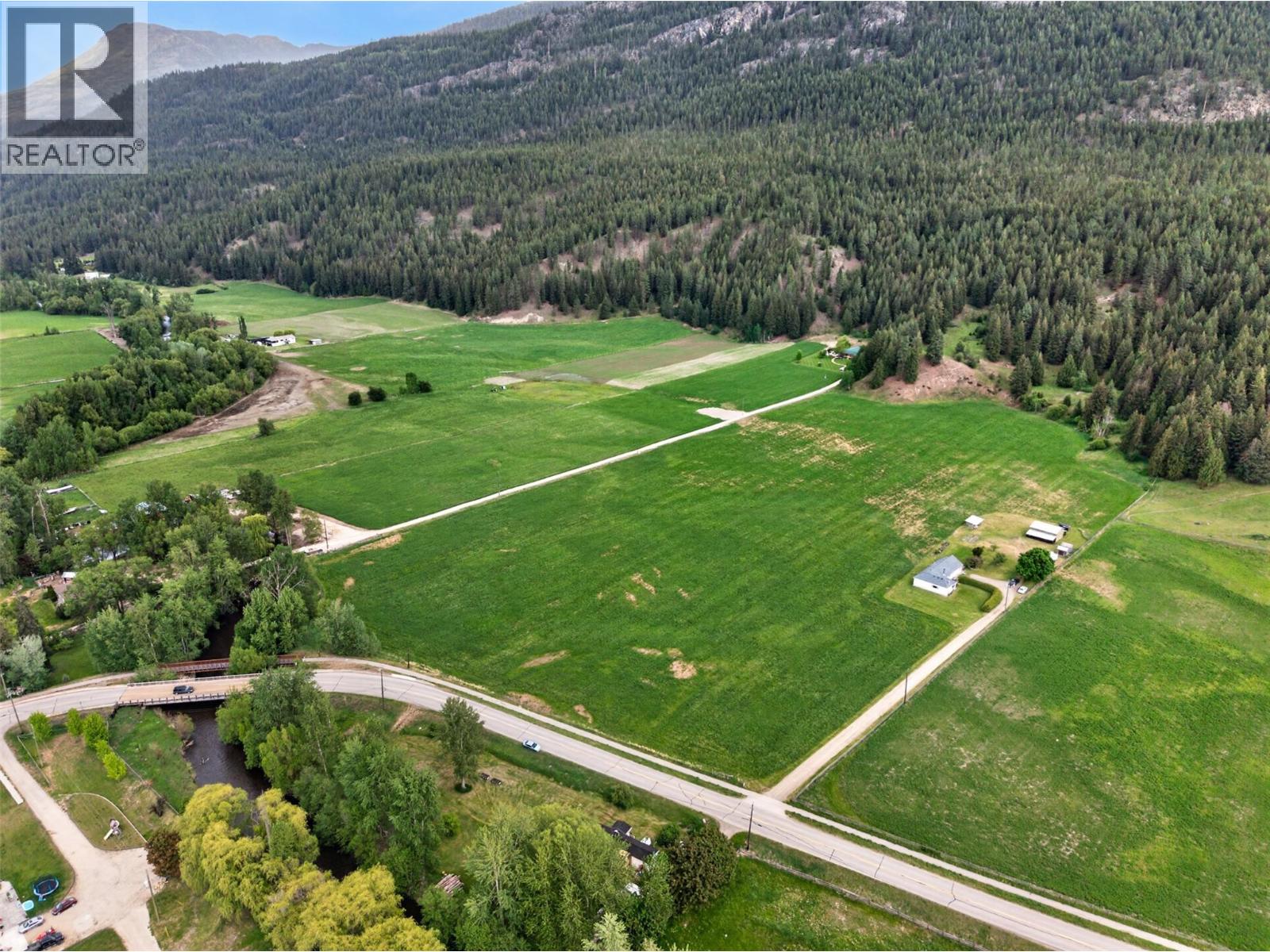 1403 Salmon River Road, Salmon Arm