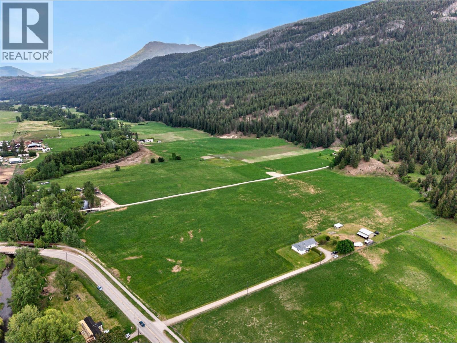 1403 Salmon River Road, Salmon Arm