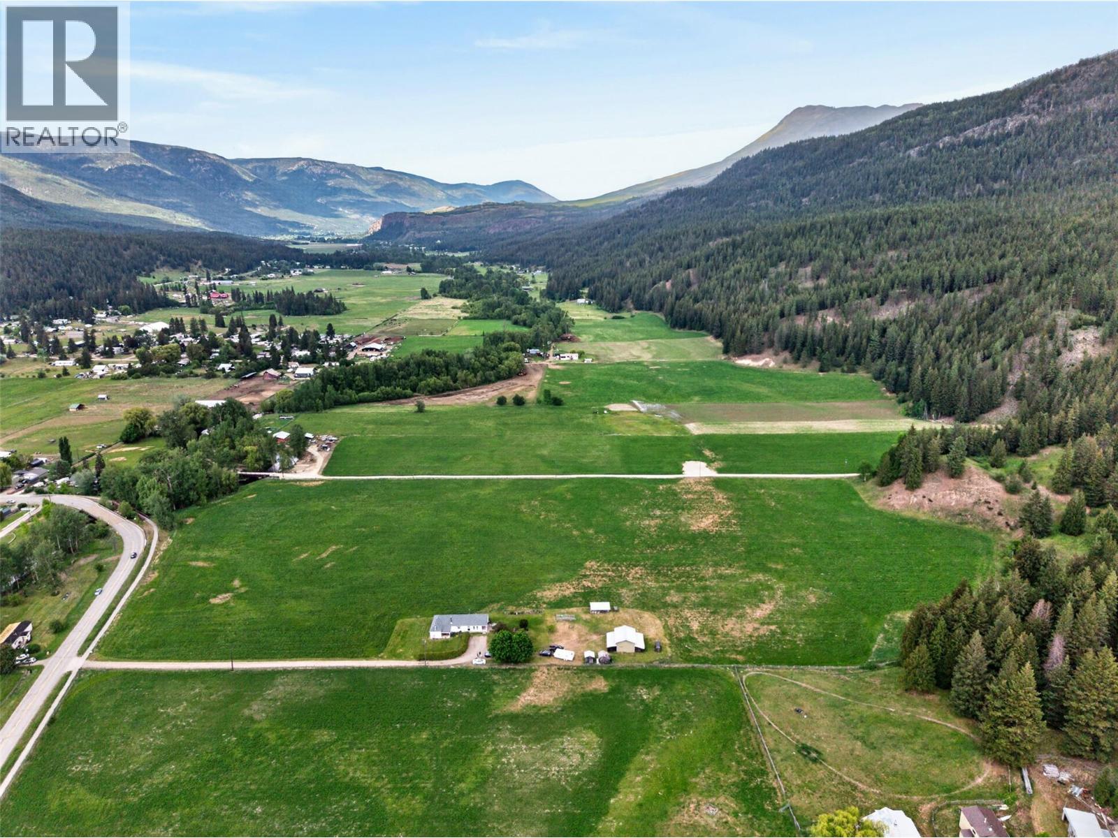 1403 Salmon River Road, Salmon Arm
