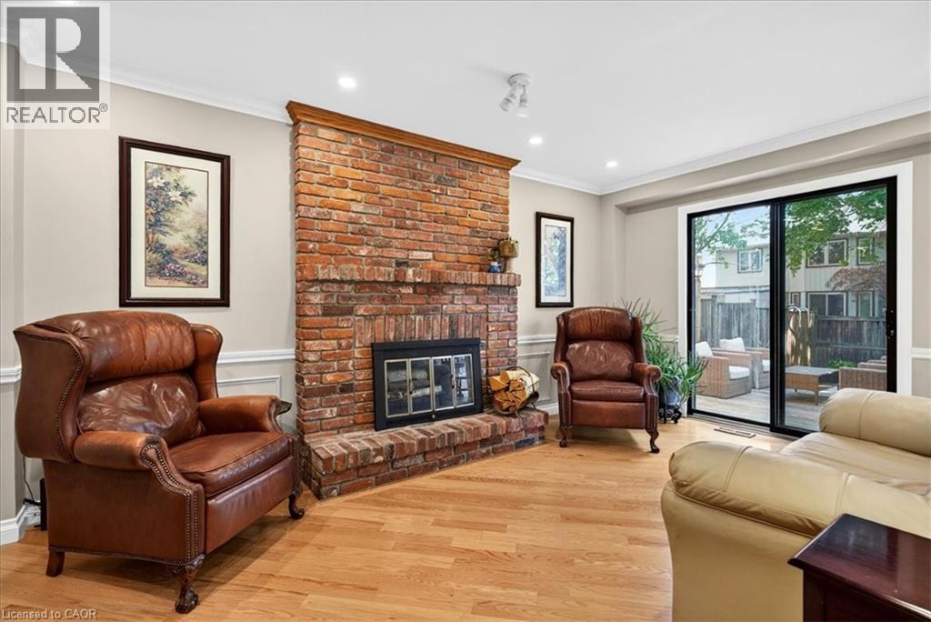 799 HAWKINS Crescent, Burlington, Ontario, L7S2C2 — Photo 2
