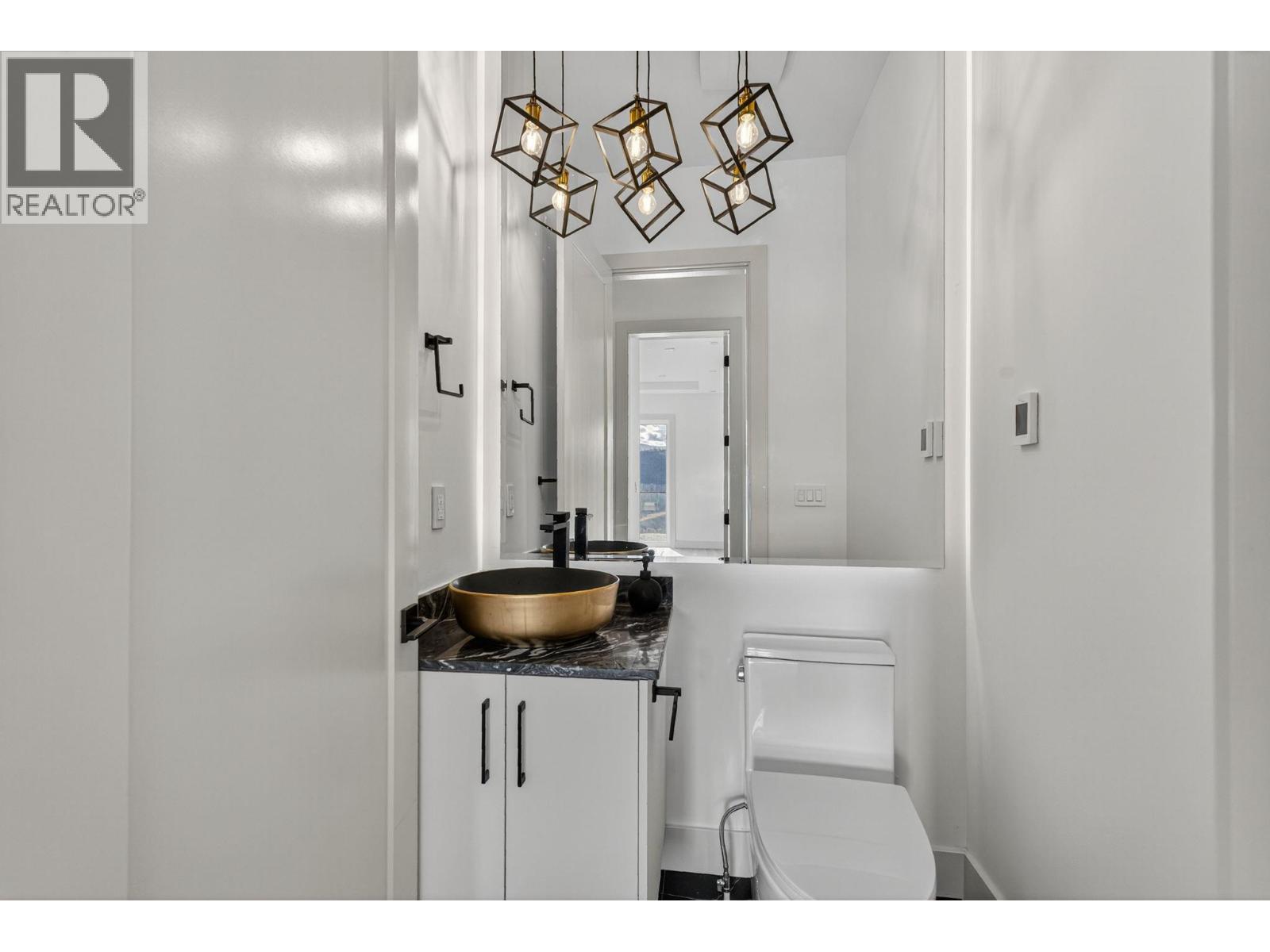8932 Tavistock Road - 20