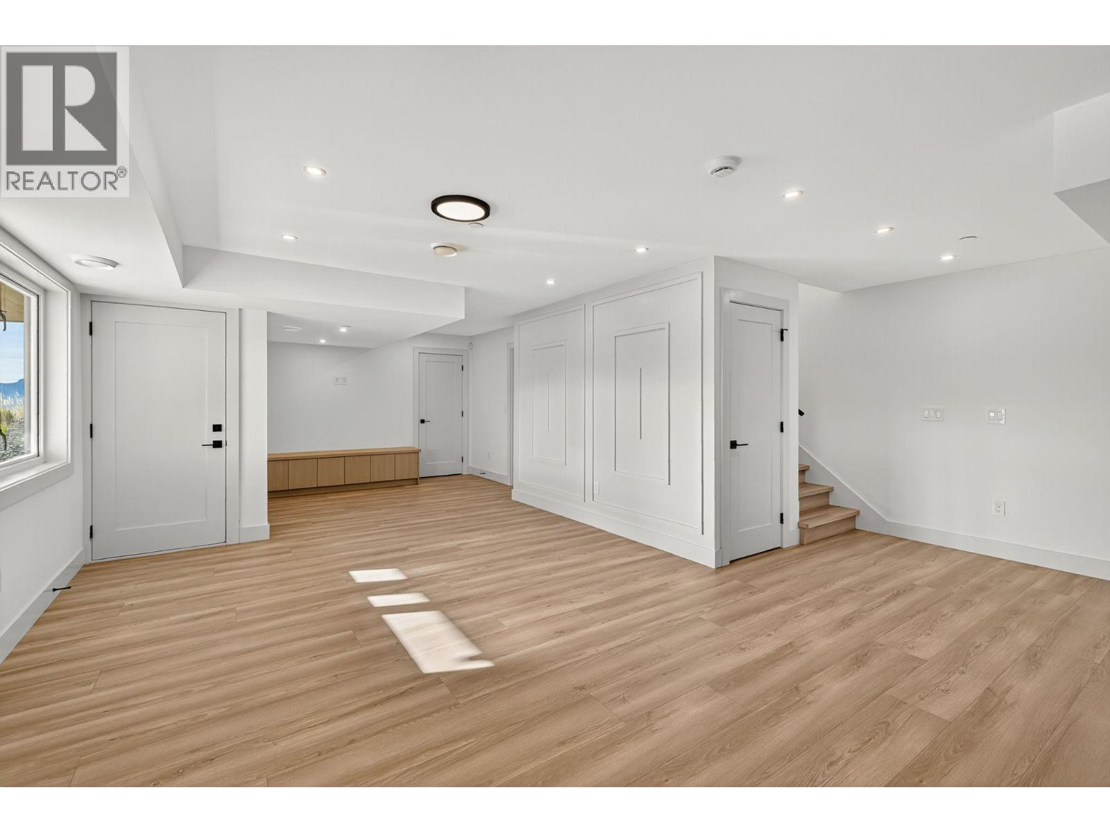 8932 Tavistock Road - 40