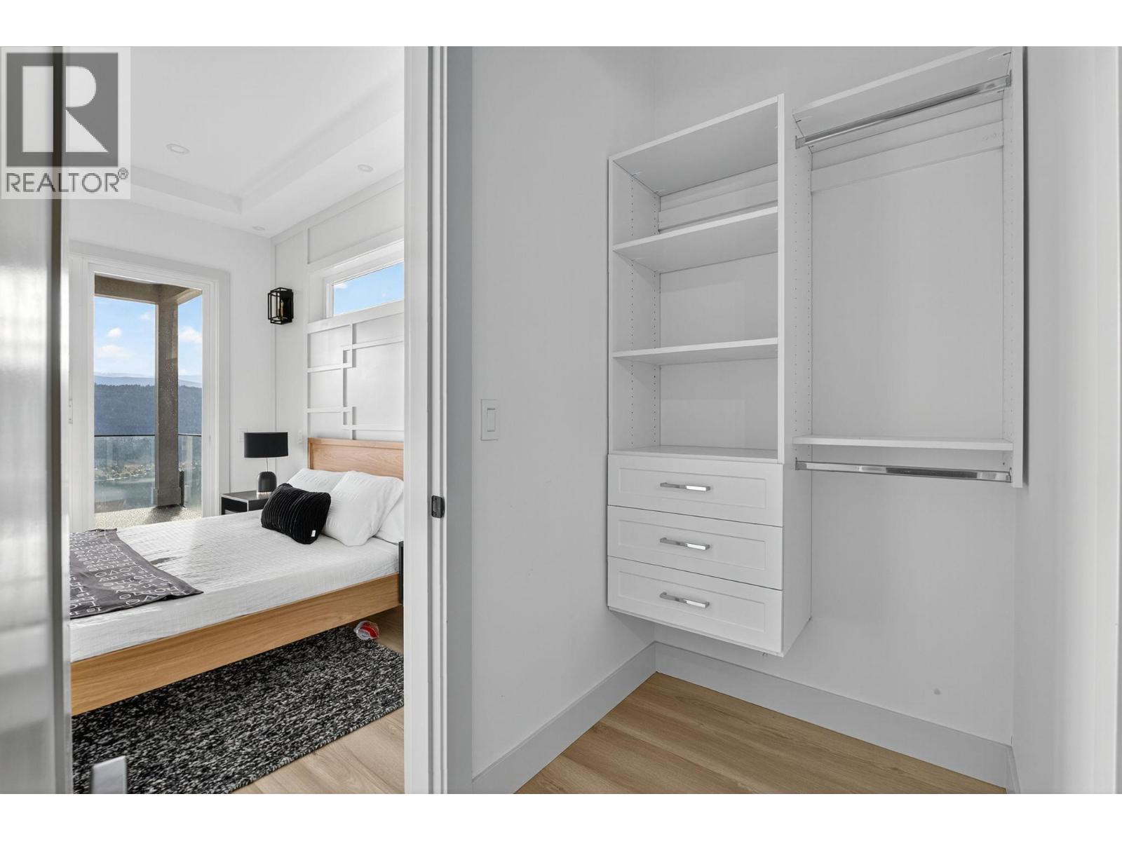 8932 Tavistock Road - 24
