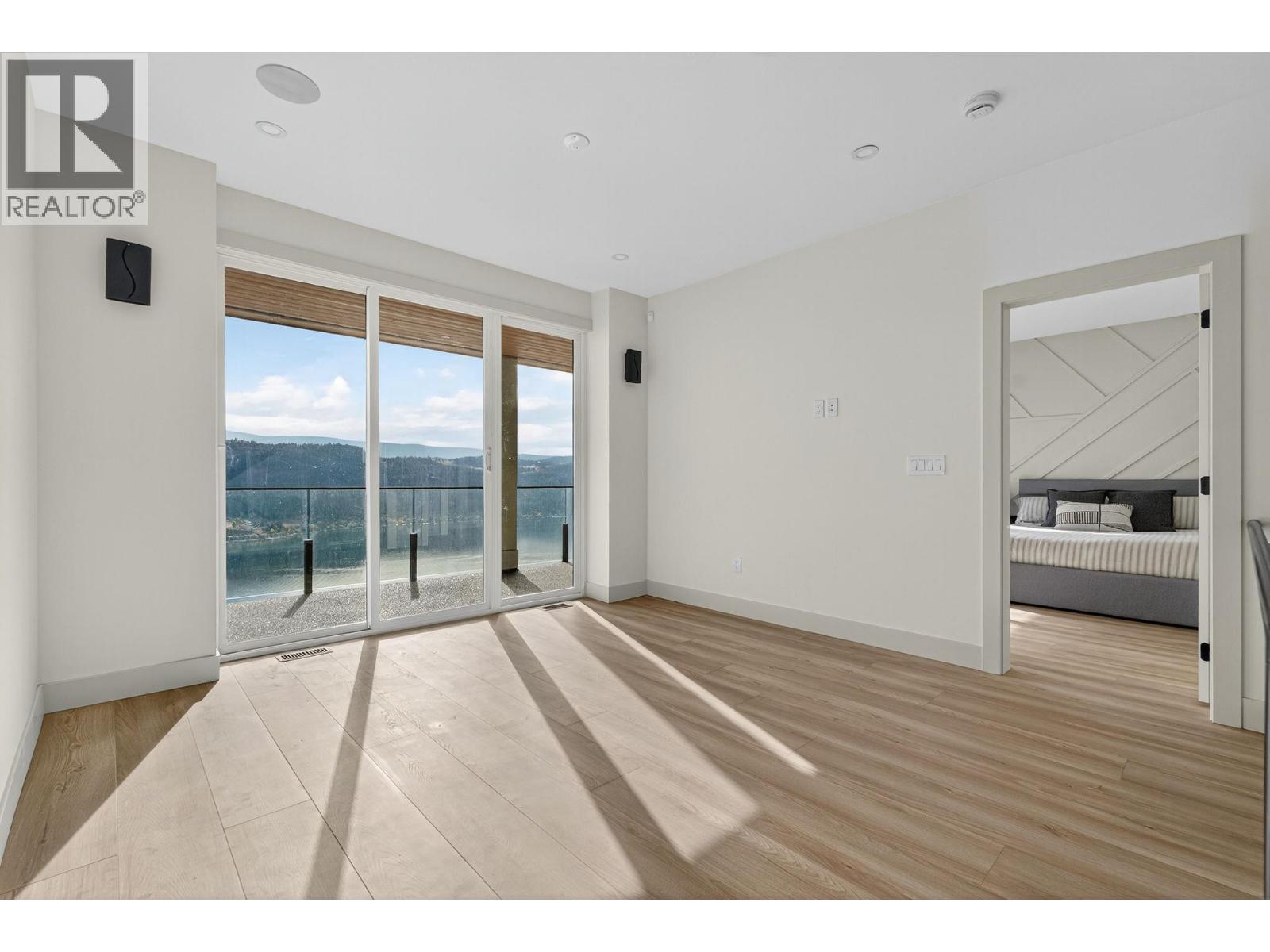 8932 Tavistock Road - 30