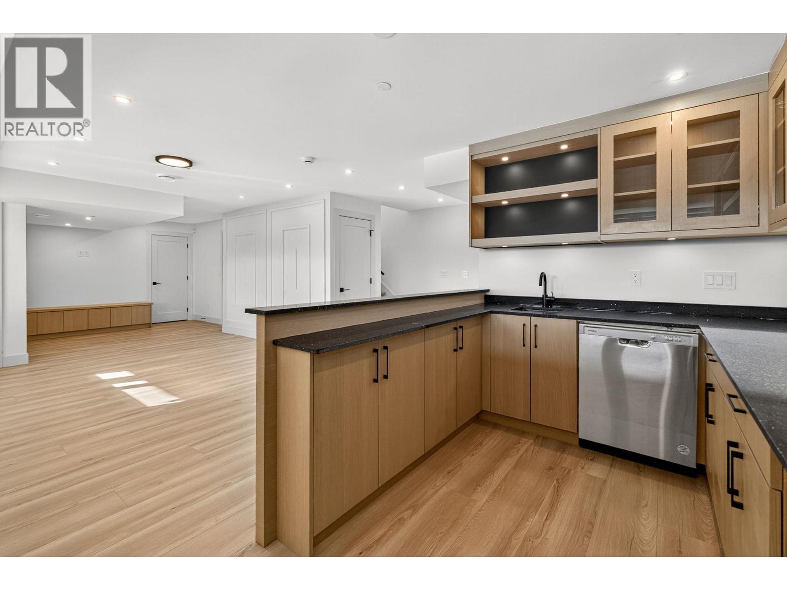 8932 Tavistock Road - 43