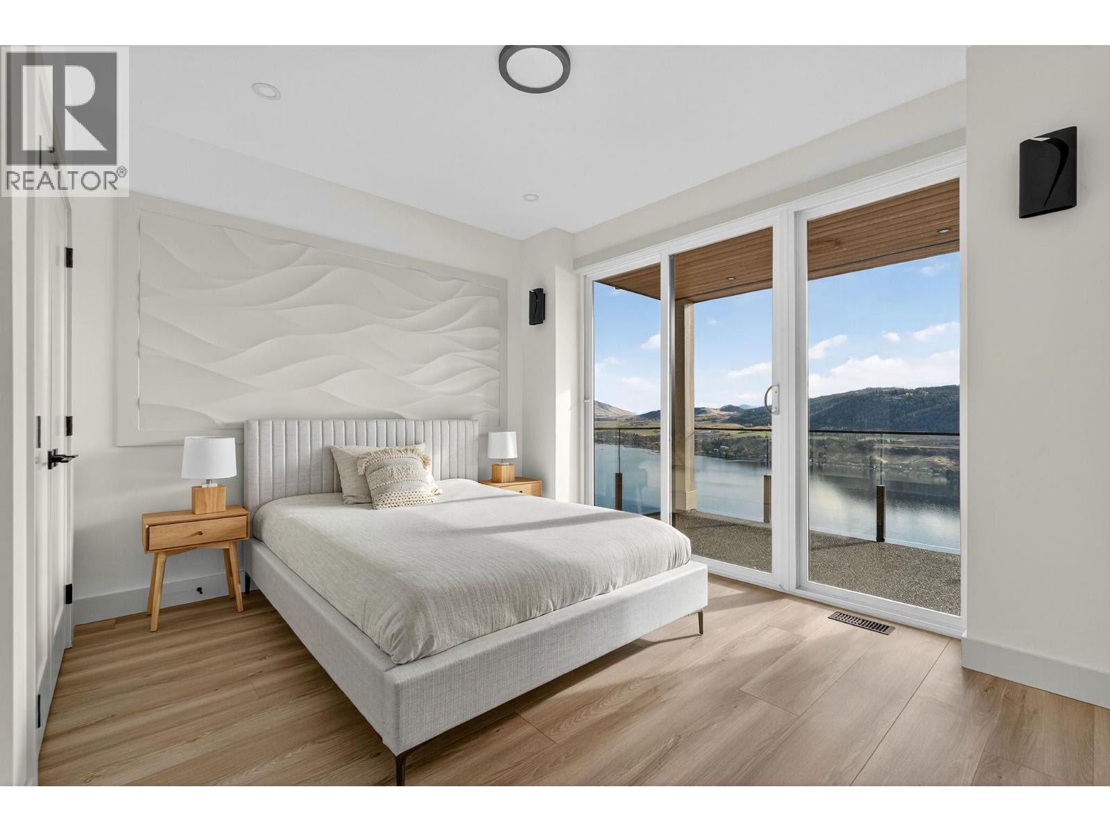 8932 Tavistock Road - 32