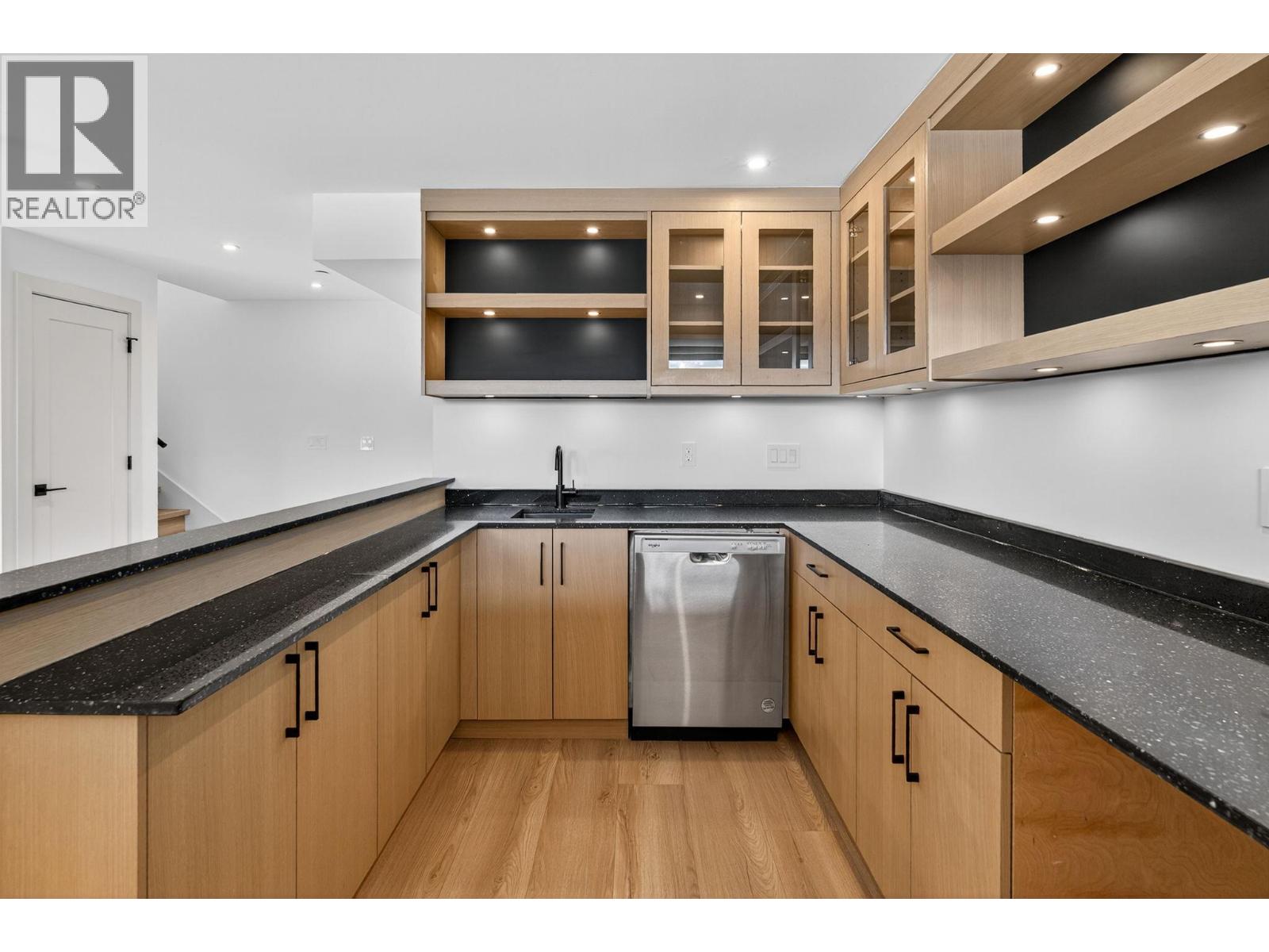 8932 Tavistock Road - 42