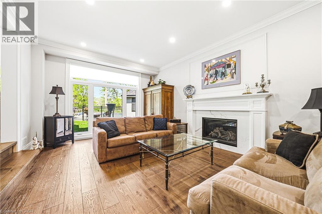 33 GOLFVIEW Crescent, Dundas, Ontario, L9H6V1 — Photo 8