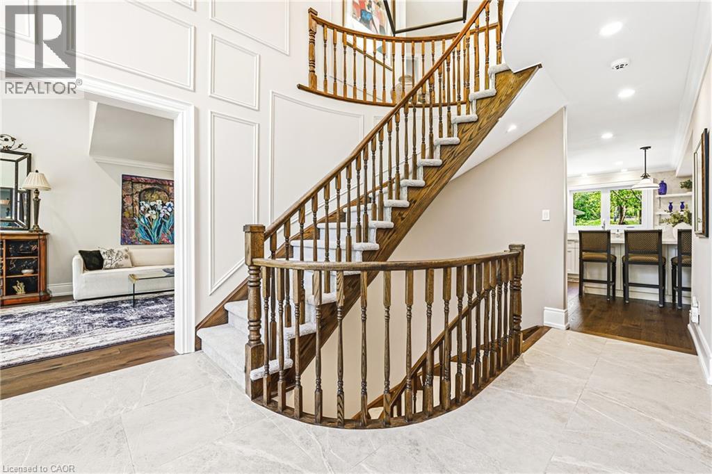 33 GOLFVIEW Crescent, Dundas, Ontario, L9H6V1 — Photo 3
