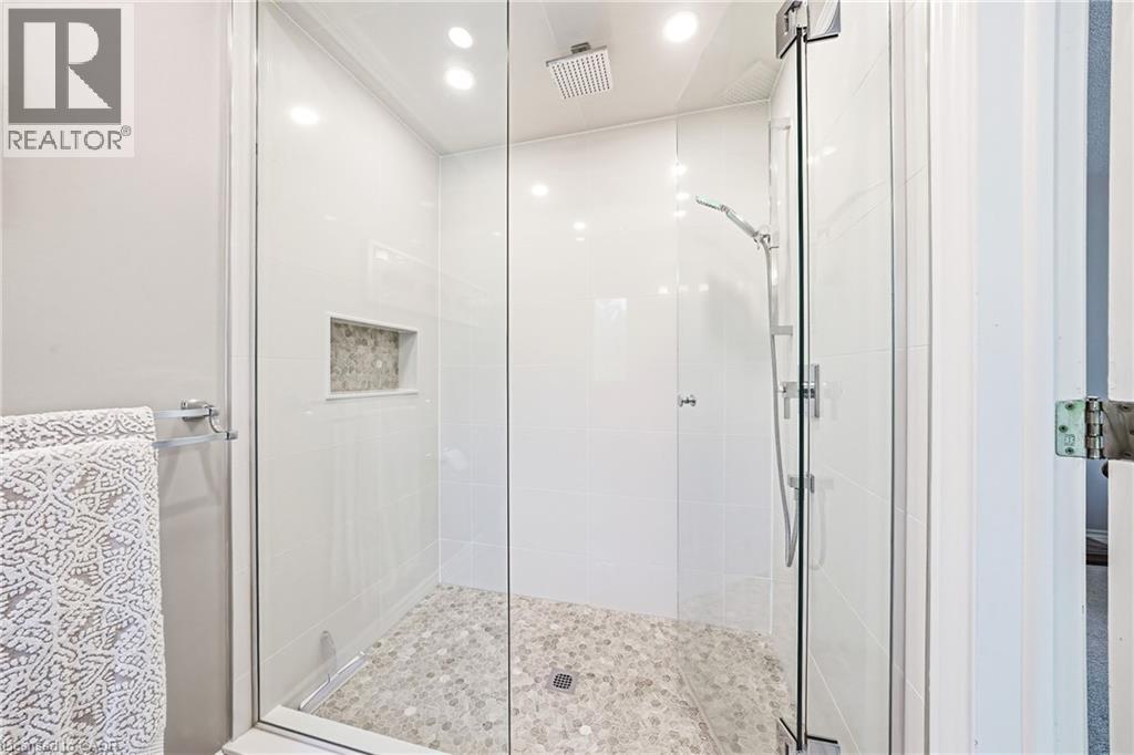 33 GOLFVIEW Crescent - 30