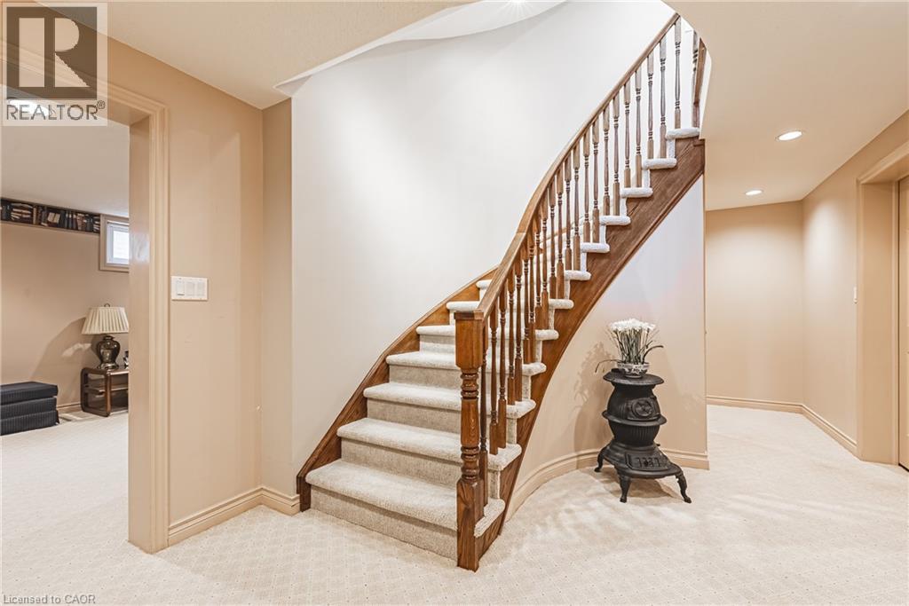 33 GOLFVIEW Crescent - 31