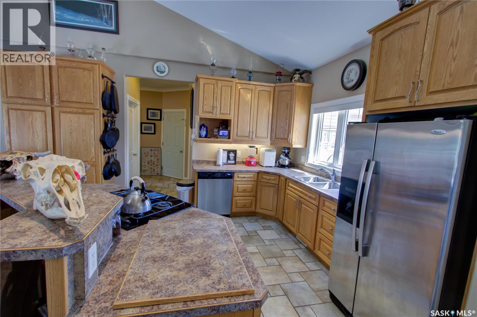 120 1st AVENUE E - Image 3