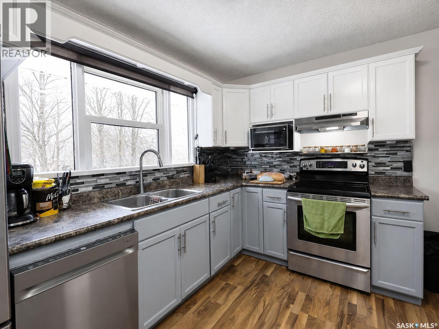 312 20th STREET E - 11