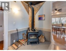 Full bathroom - 2050 Georgia Street, Rossland, BC V0G1Y0 Photo 6