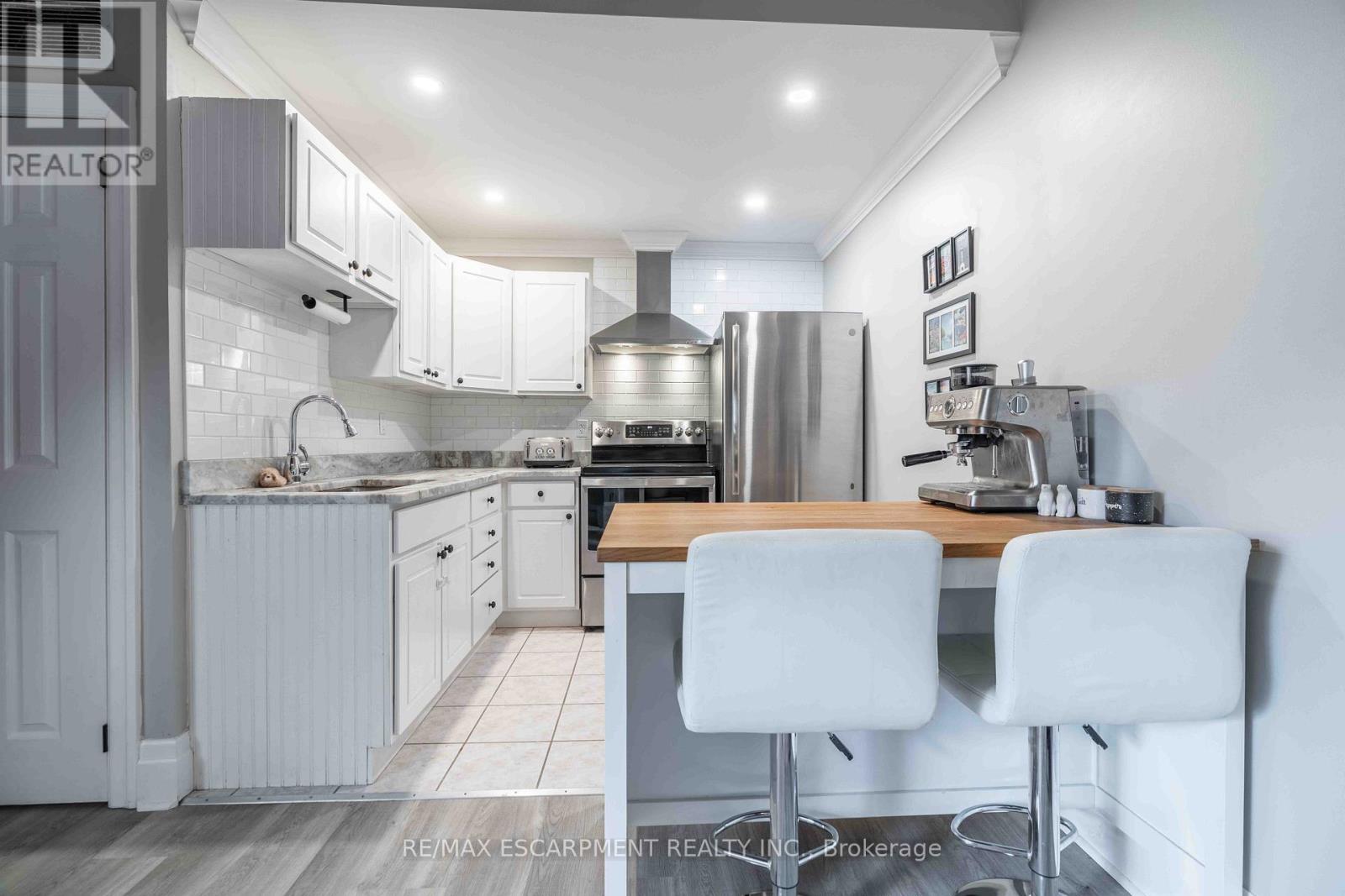 #205 21 RICHMOND STREET - 11