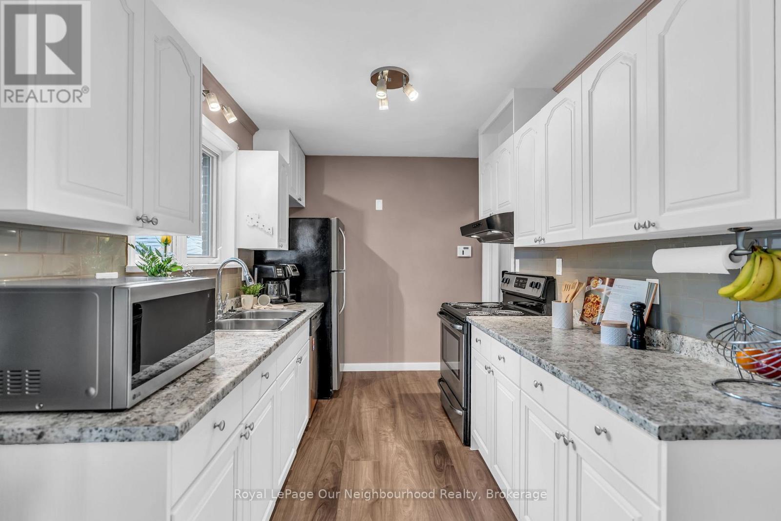 171 TWEEDSMUIR AVENUE - 16